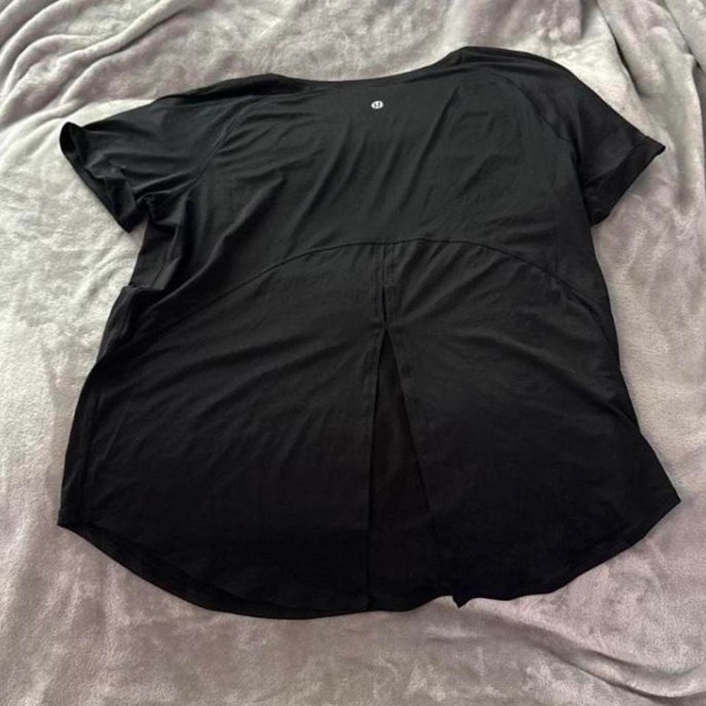 Lululemon Back in Action Short Sleeve Black T-Shirt - Picture 2 of 3